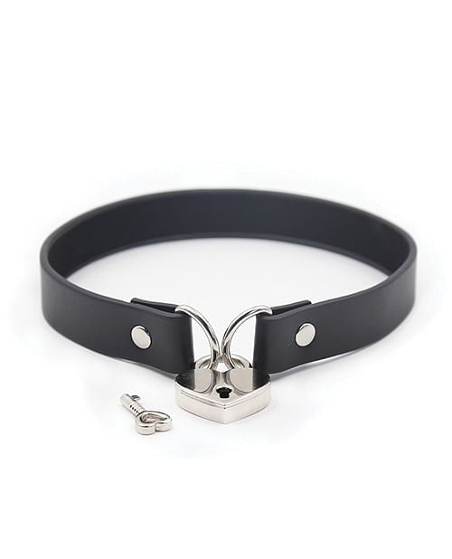 Plesur PVC Collar w/Heart Lock - Black
